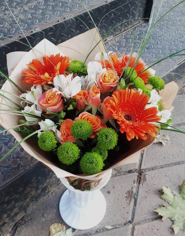 Букет цветов из: Герберы, Хризантемы, Альстромерии и Розы в Васильевском Моху