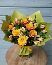 Букет цветов из:  Альстромерии и Розы в Васильевском Моху