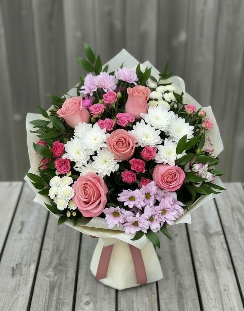 Букет цветов из: Альстромерии, Гвоздики, Розы и Хризантемы в Васильевском Моху