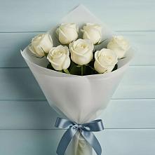 Букет 7 Белых роз Эдлесс Лав в Васильевском Моху