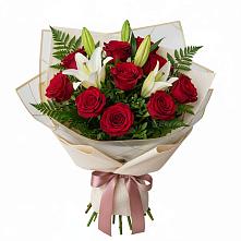 Букет цветов из:  Лилии и Розы в Васильевском Моху