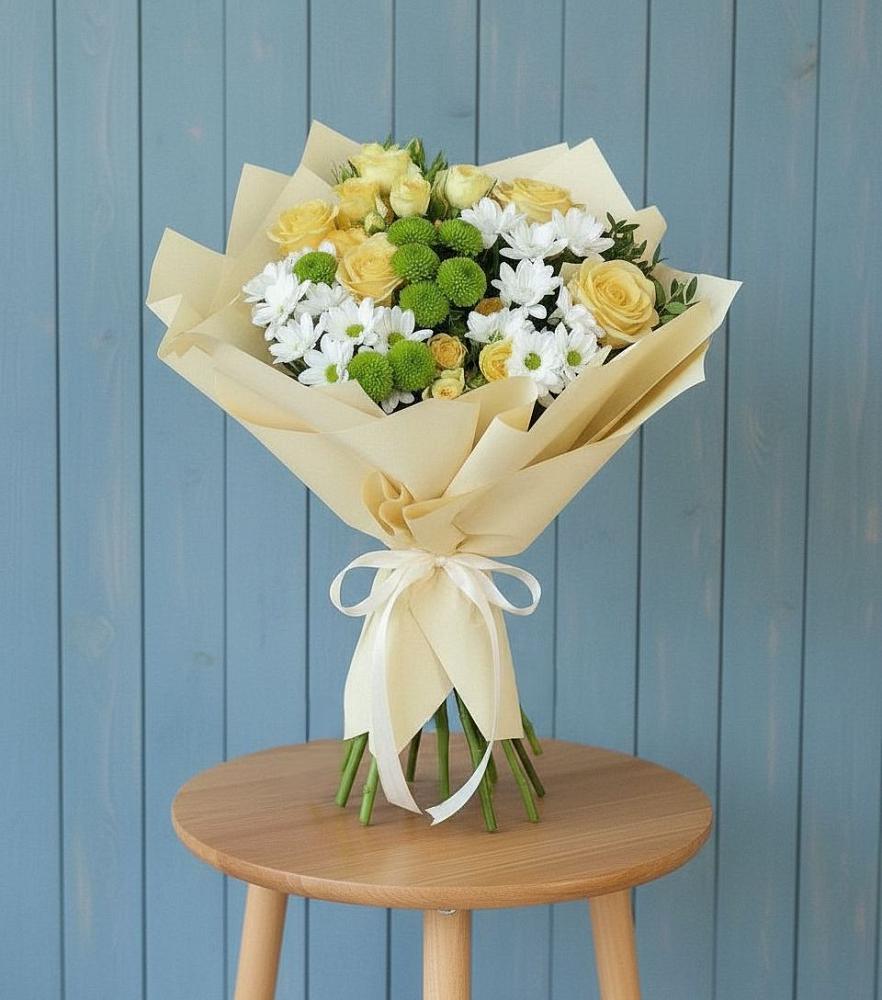 Букет цветов из: Хризантемы и Розы в Васильевском Моху