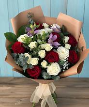 Букет цветов из:  Розы и Альстромерии в Васильевском Моху