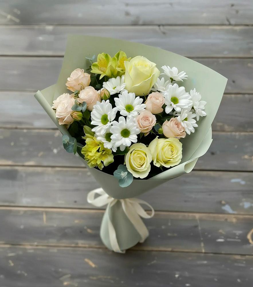 Букет цветов из: Альстромерии, Розы и Хризантемы в Васильевском Моху