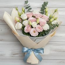 Букет цветов из:  Лизиантусы в Васильевском Моху