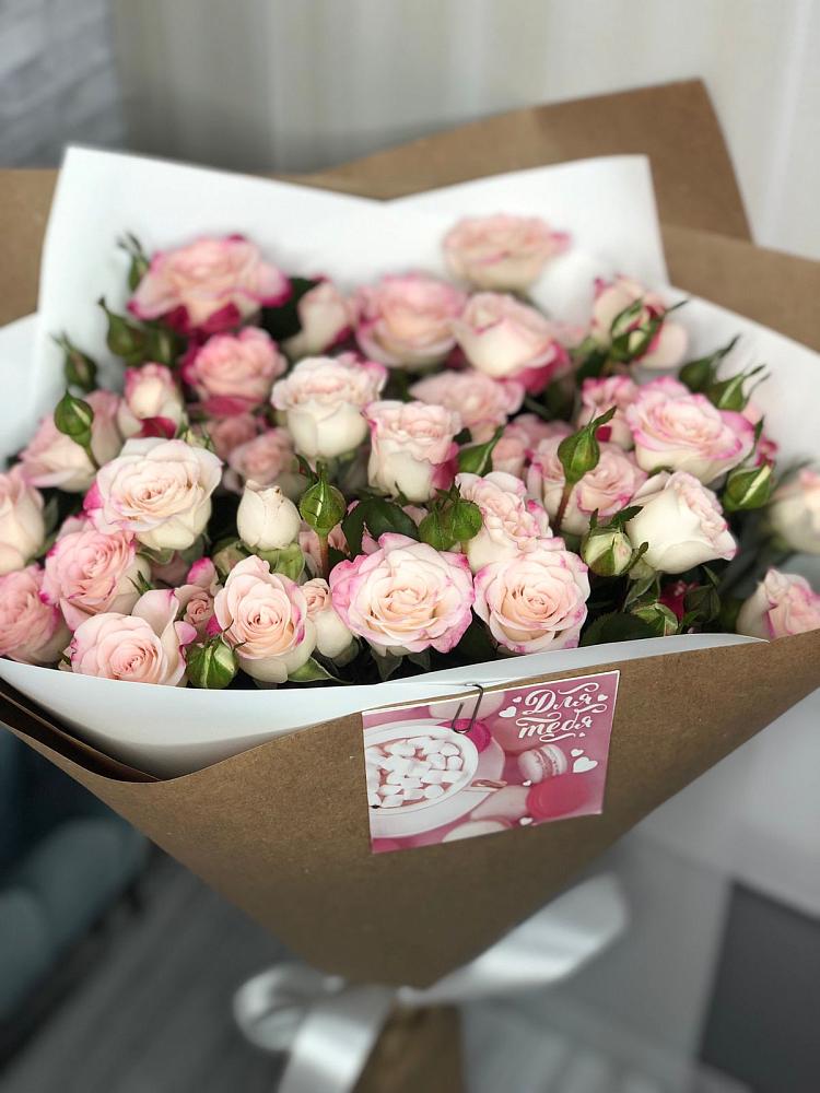 Букет цветов из: Розы в Васильевском Моху