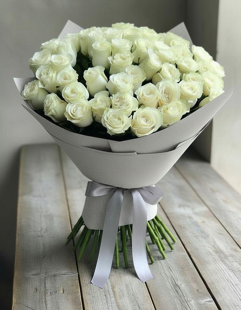 Букет 35 Белых роз в Васильевском Моху