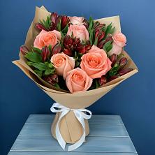 Букет цветов из:  Розы и Альстромерии в Васильевском Моху