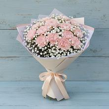 Букет цветов из:  Гвоздики в Васильевском Моху