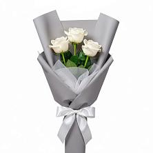 Букет 3 белые розы в Васильевском Моху