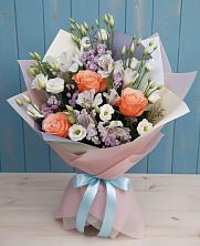 Букет цветов из:  Лизиантусы, Розы, Альстромерии и Гипсофила в Васильевском Моху