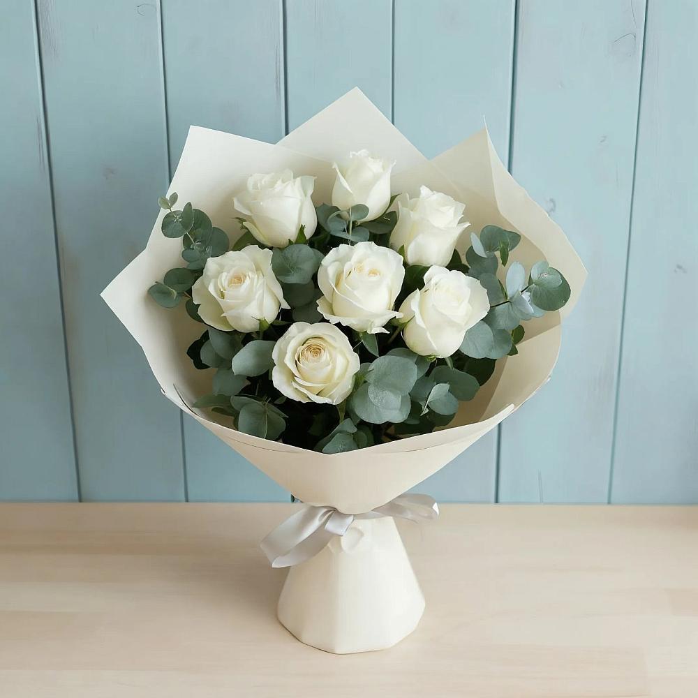 Букет Белые розы в Эвкалипте в Васильевском Моху