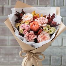 Букет цветов из:  Гвоздики, Хризантемы и Розы в Васильевском Моху