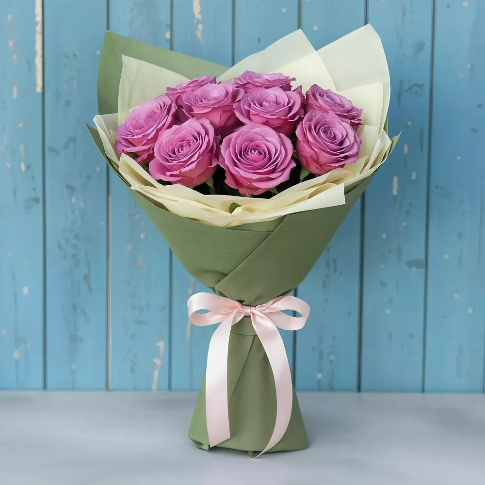 Букет Розы Фёрст Леди в Васильевском Моху