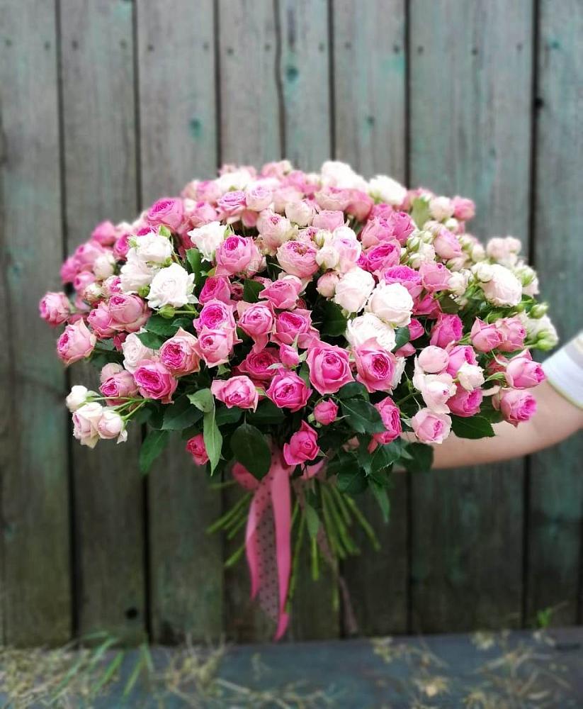 Букет Розовые кустовые розы Натали и Лав Лидия в Васильевском Моху