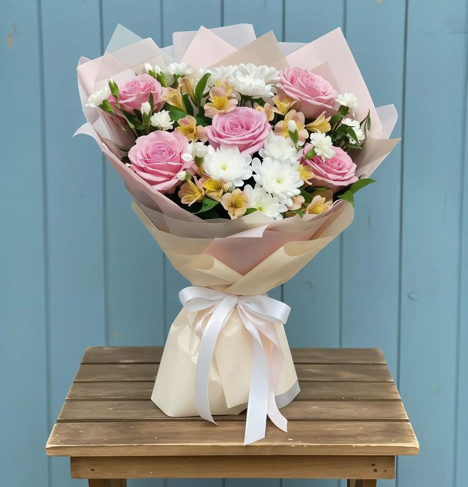 Букет цветов из: Гвоздики, Орхидеи и Розы в Васильевском Моху