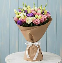 Букет цветов из:  Лизиантусы #REPLACE_PRED# Васильевском Моху