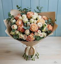 Букет цветов из:  Альстромерии и Розы в Васильевском Моху