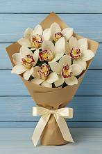 Букет цветов из:  Орхидеи и Розы в Васильевском Моху