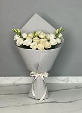 Букет цветов из:  Розы и Лизиантусы в Васильевском Моху